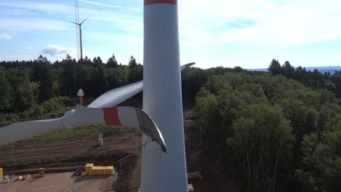 Lifting blades to wind generator. Video stock 73123356