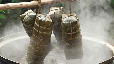 Lifting Cooked Banh Tet Boiling Pot Steam Lunar New Year Vídeo Stock 329598294