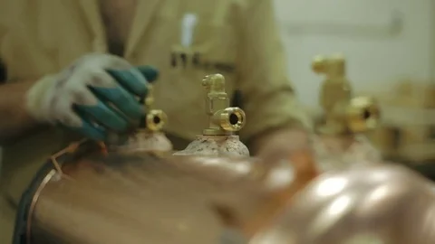 Lifting a cylinder 스톡 동영상 73186481