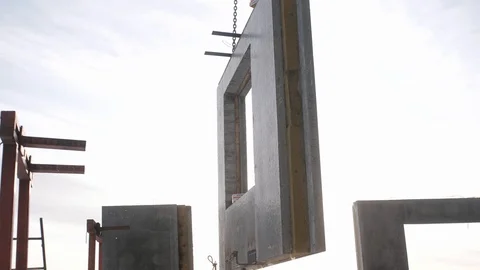 Lifting gear carries wall panel to building for installation Vídeos de archivo 125930384