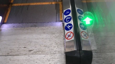 Lifting mechanism, the movement of steps Vídeo Stock 105621033