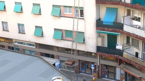 A lifting platform works during a moving house Stock Footage 87902931