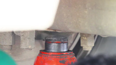 Lifting the vehicle. Stock-Footage 25395950