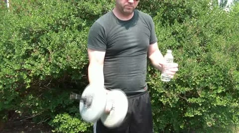 Lifting Weights in Sun Video stock 12592842