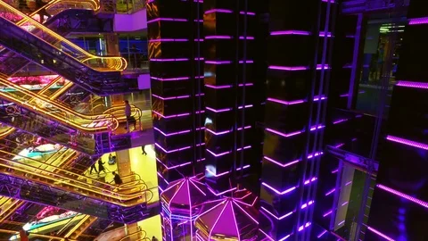 Lifts and escalators move in the shopping Mall is European in Moscow Stock Footage