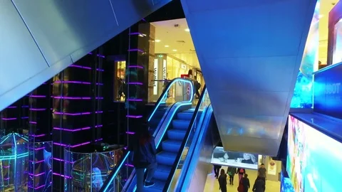 Lifts and escalators move in the shopping Mall is European in Moscow Stock Footage