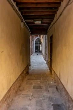The light and shadows in the empty narrow alleys of Venice  during the corona Foto stock