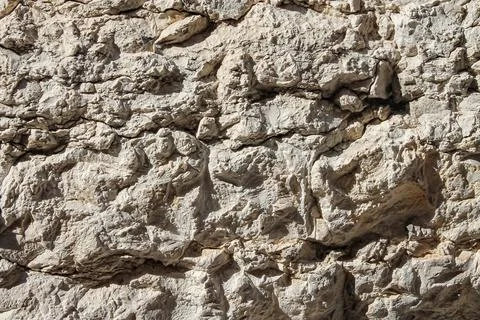 Light background from natural limestone. Texture of natural stone with cracks Foto stock