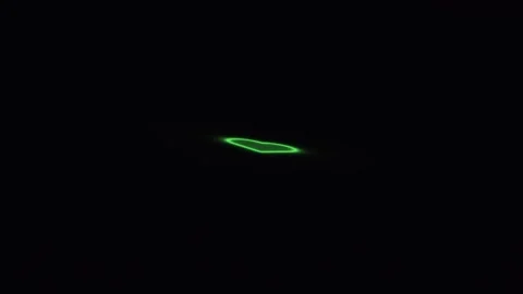 Light beams shine through darkness in a dark space 库存影片 338226500