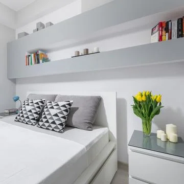 Light bedroom with double bed Stock-Fotos