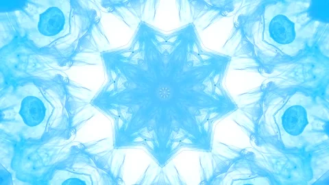 Light blue ink forms a soft crystalline mandala in water Vidéo 338105969