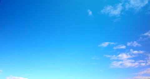 Light blue sky with clouds Vídeo Stock 165793907
