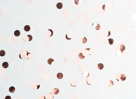 Light blurred background with pink round confetti. Holiday, birthday concept Foto stock