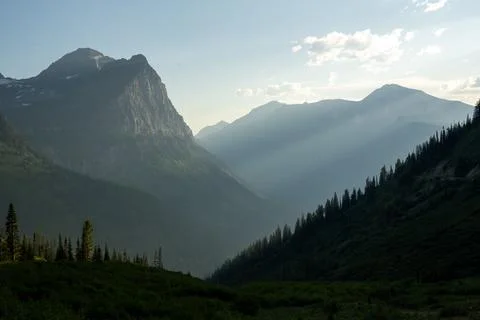 Light Breaks Into Silhouetted Layers Below Mount Cannon Fotos de archivo