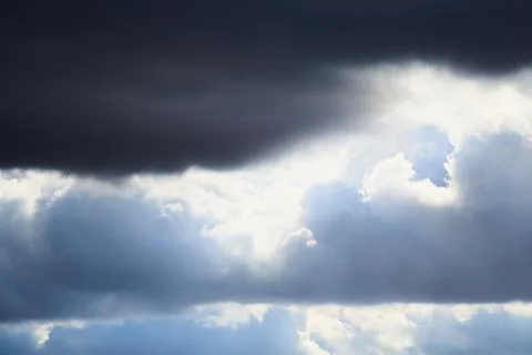 Light breaks through dark clouds in the sky Foto stock