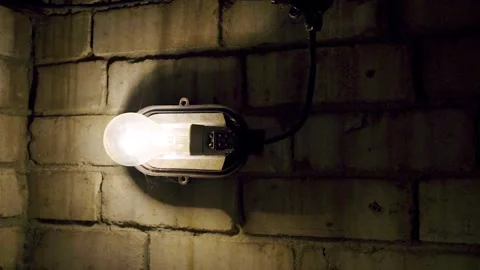 Light bulb on and off Video stock 221446234