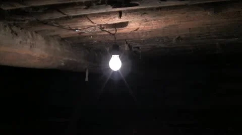 Light bulb in the basement Vídeo Stock 12324637