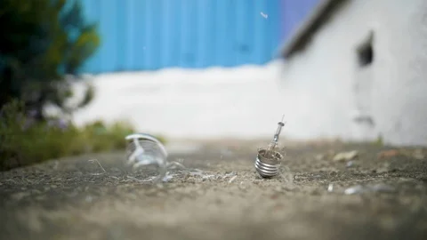 Light bulb is broken on the ground in slow motion 库存影片 112689451