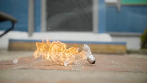 Light bulb is broken on the ground in slow motion 库存影片 112690057