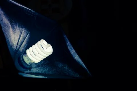 Light bulb in the dark Foto stock