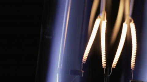 Light bulb flickering. Video stock 33496193