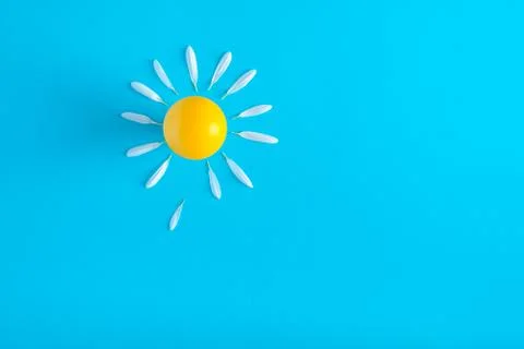 Light bulb in the form of the sun with the rays of the petals.symbol of idea Stock Photos