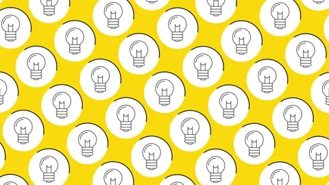 Light bulb icon in white circle in pattern on a yellow background 스톡 동영상 173177629