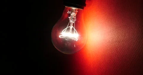 Light bulb at red wall 库存影片 162621400