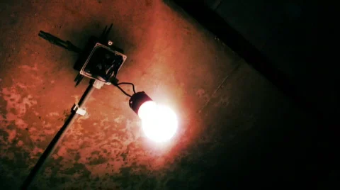 Light bulb shake  Stock-Footage 86038