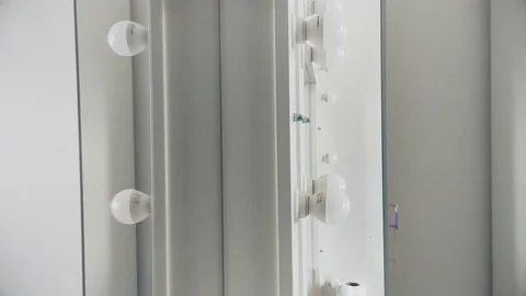 Light bulbs in a make-up room Vídeo Stock 108034725