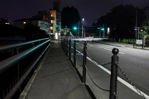 The light of the bus stop seen from the bridge at night. Stock-Fotos