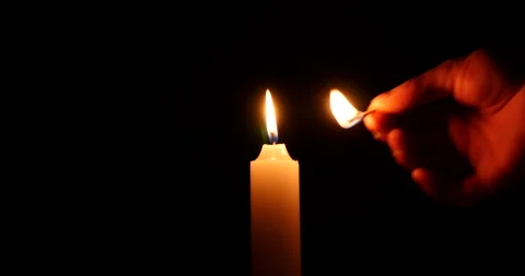 Light a candle and burning fire Видео 162592514