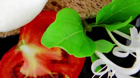 Light cheese with vegetables 库存影片 25108517