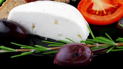 Light cheese with vegetables Vídeos de archivo 27485601