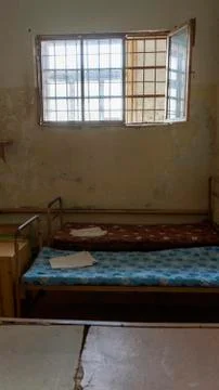 Light Coming in Through Prison Cell Bars Window. Empty Jail Cells. Prison Int 스톡 사진