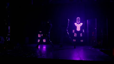Light dance show performance on stage in club. Mirror and glowing clothes Vidéo 164213155