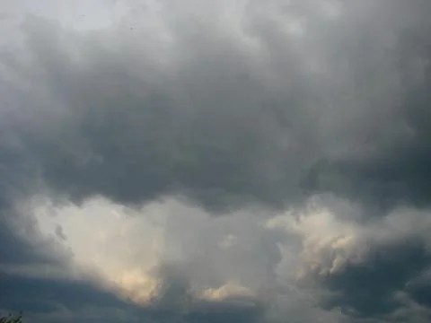 Light in the Dark and Dramatic Storm Clouds background Foto stock
