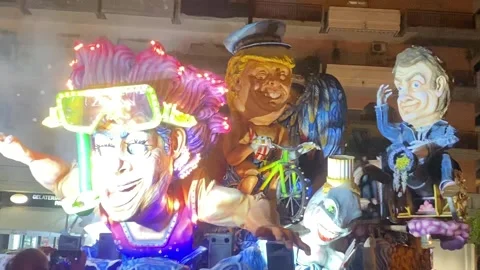 Light Effects on "C'è Posta Per Te" Carnival Float Stockbeeldmateriaal 346546993