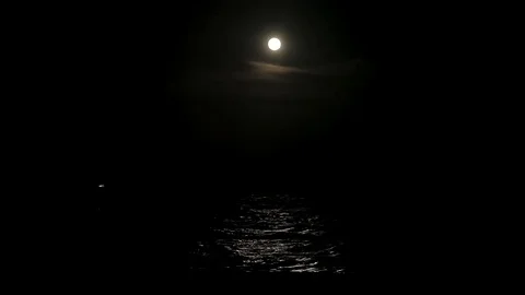 The light of the full moon is reflected in the sea water, the full moon in the Video stock 107603308