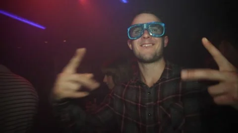 Light-up Glasses Dancer in Nightclub 库存影片 50240318