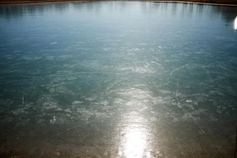 Light illuminating the surface of an ice sheet Foto stock