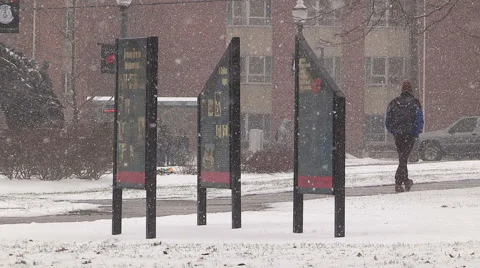 Light to moderate pretty snow and windy in the the city on cold winter day. Stock Footage 44574979