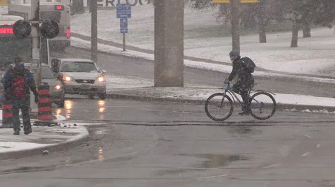 Light to moderate pretty snow and windy in the the city on cold winter day. Stock Footage 44576101