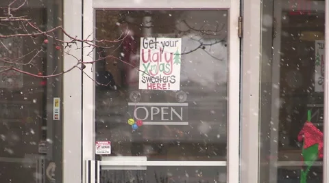 Light to moderate pretty snow and windy in the the city on cold winter day. Stock Footage 45174944