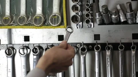 Light moves and leaves a shadow on wrenches 스톡 동영상 59596075