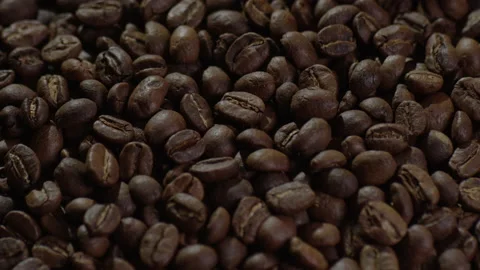 Light moving faster over Coffee Beans  库存影片 142194549
