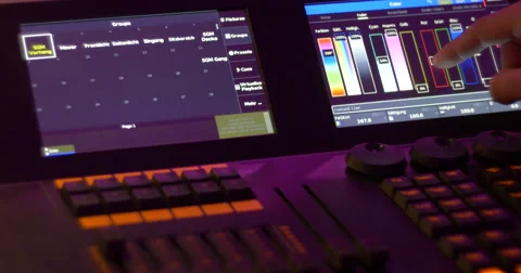 Light operator make color settings Vídeo Stock 58313769