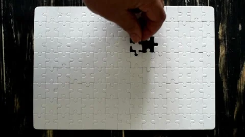 Light puzzle putting the jigsaw puzzle filling by hand chroma key Board game in 스톡 동영상 336248709