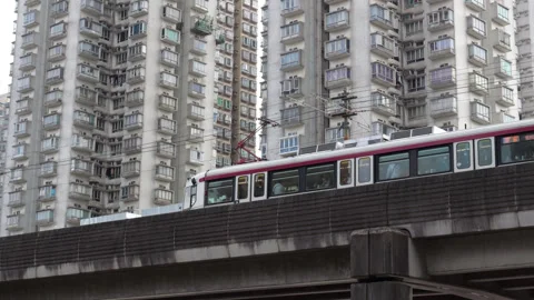 Light Rail train ride on elevated track past high-density apartment buildings Vídeos de archivo 341110112