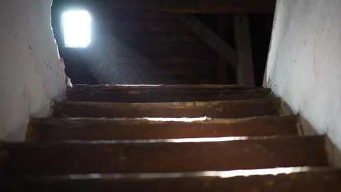 Light ray full of dust in an old attic 스톡 동영상 347978094